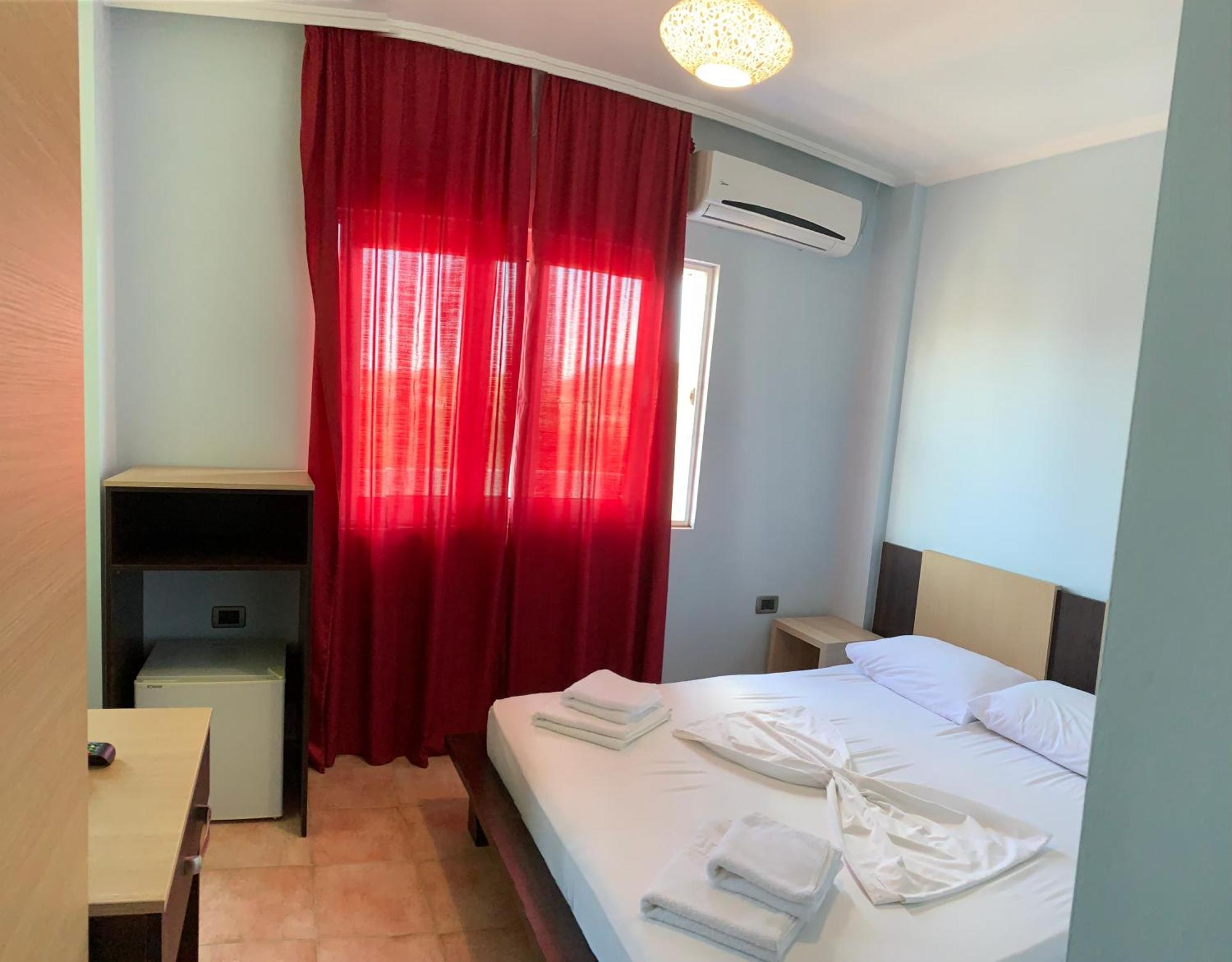 Hotel Dodona Саранде Екстериор снимка