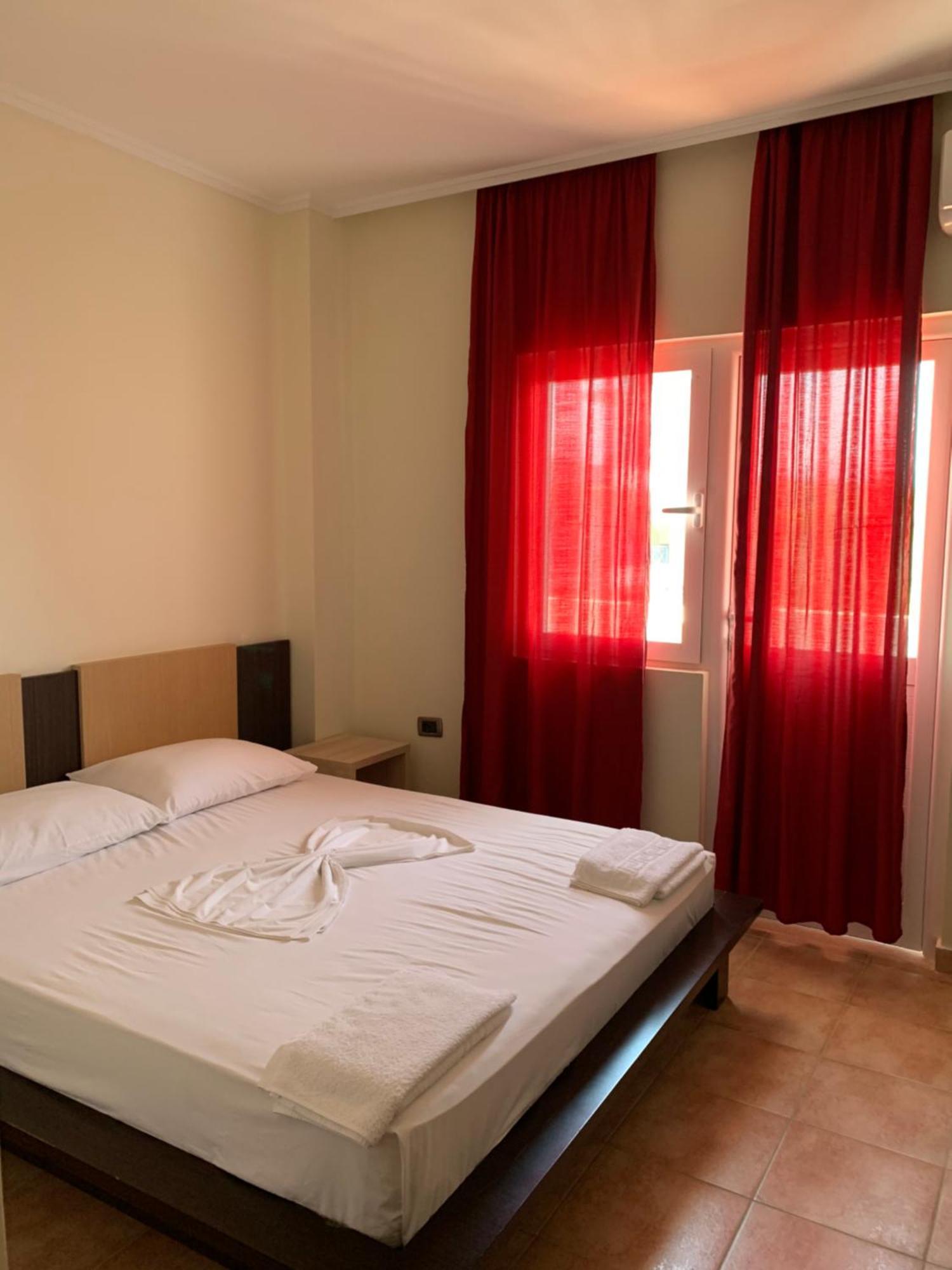 Hotel Dodona Саранде Екстериор снимка