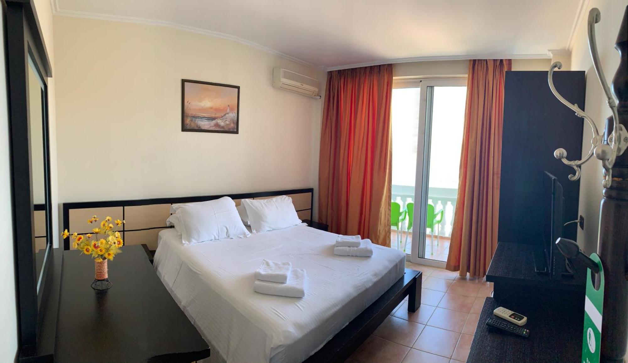 Hotel Dodona Саранде Екстериор снимка