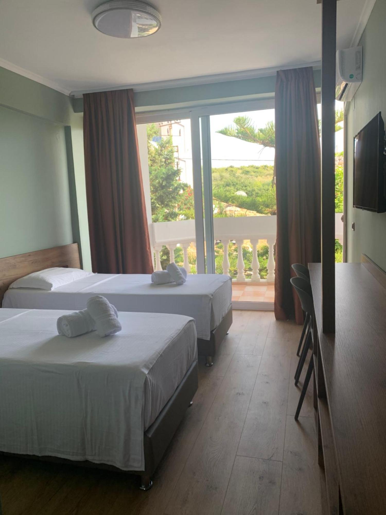 Hotel Dodona Саранде Екстериор снимка
