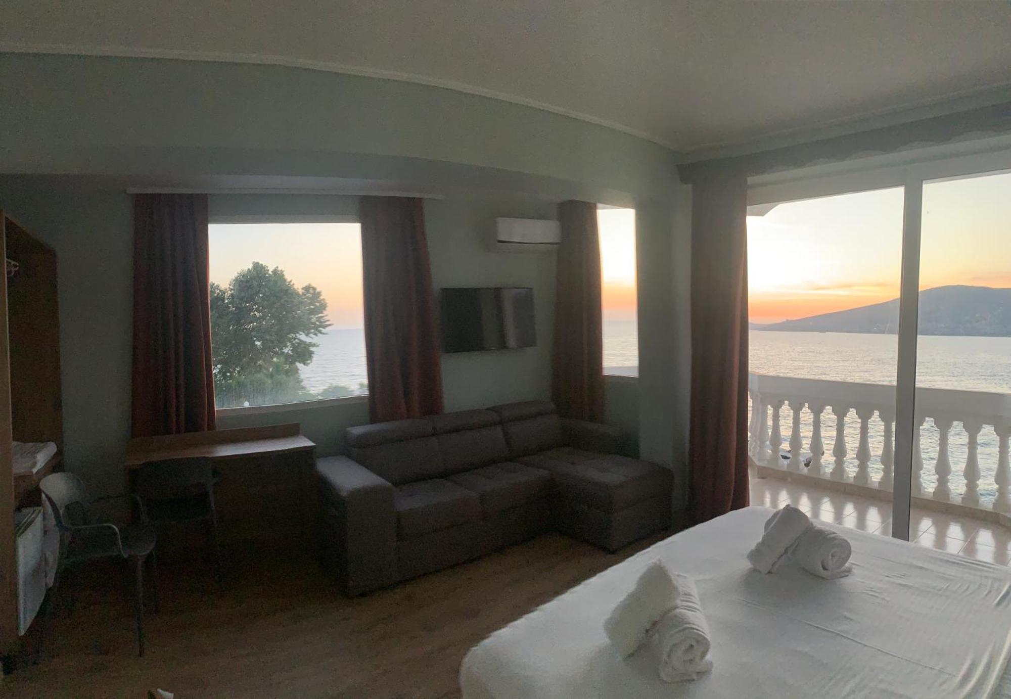 Hotel Dodona Саранде Екстериор снимка